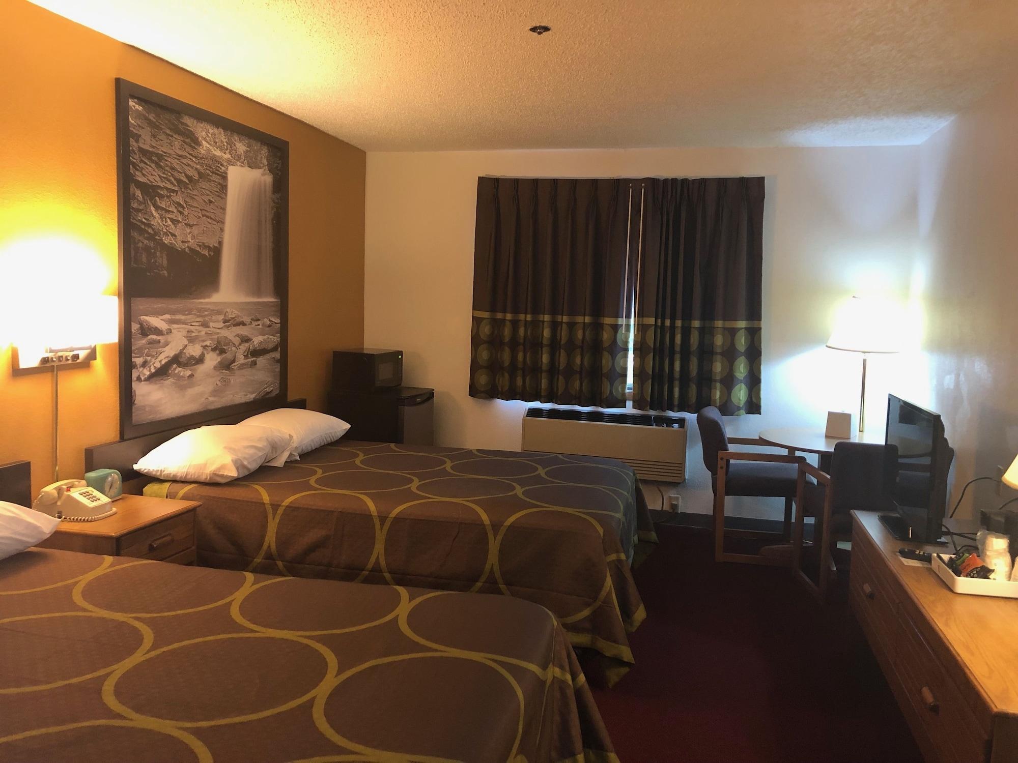Super 8 By Wyndham Hotel