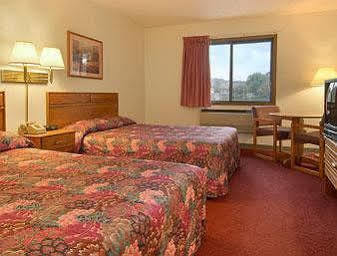 Super 8 By Wyndham Hotel