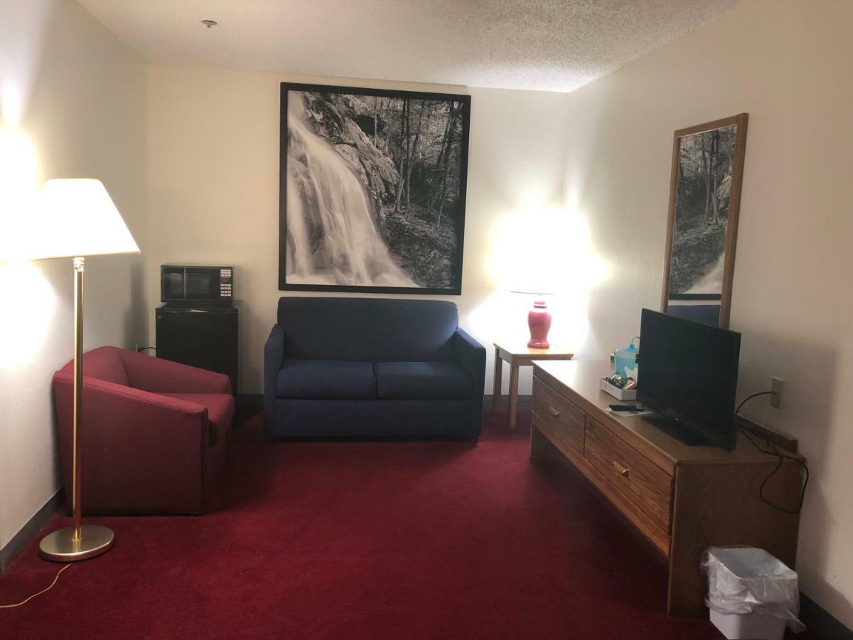 Super 8 By Wyndham Hotel